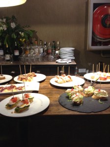 Went back to this place for lunch because we enjoyed it so much last night ( and of course they remembered us, and chatted with us since they weren't that busy)